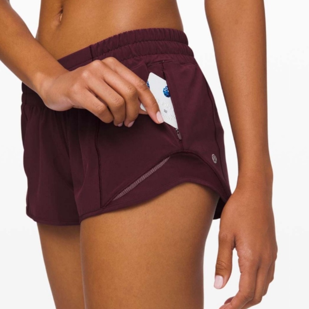 Lululemon Hotty Hot Low-Rise Lined Short 2.5"